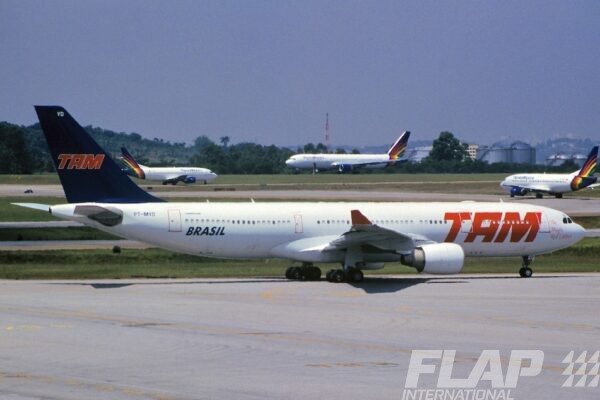 PT-MVD / A330-200 / TAM Linhas Aéreas