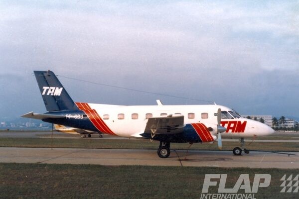 PP-SBJ / EMB-110 / TAM Linhas Aéreas