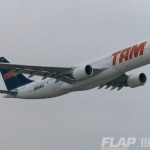 PT-MVA / A330-200 / TAM