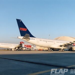 PT-MVB / A330-200 / TAM