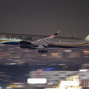 B-58504 / A350-900 / Starlux