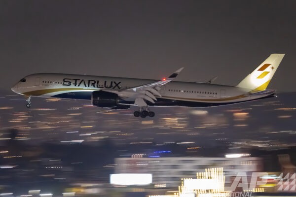 B-58504 / A350-900 / Starlux