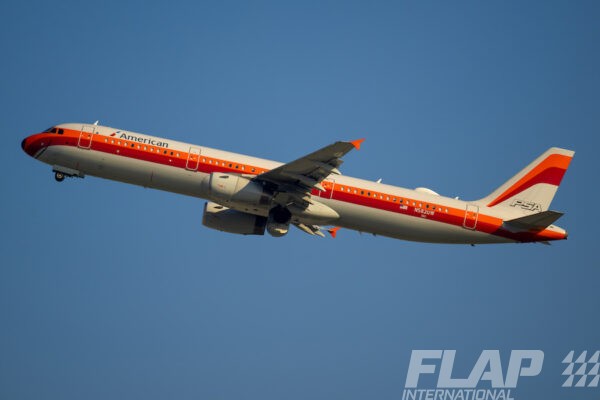 N582UW / A321 / American Airlines