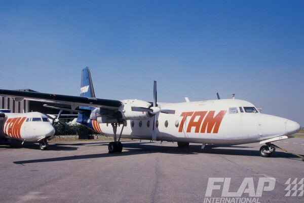PT-LAG / Fokker 27 / TAM