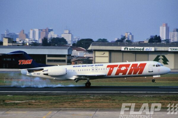 PT-MQF / Fokker 100 / TAM