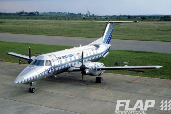 PT-SLA / EMB-120 / Rio-Sul