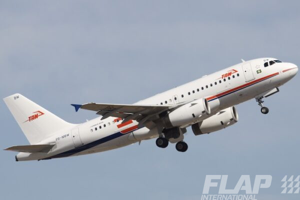 PR-MBW / A319 / TAM