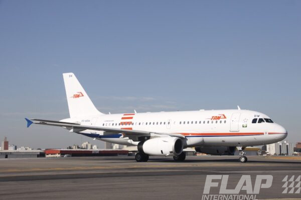 PR-MBW / A319 / TAM
