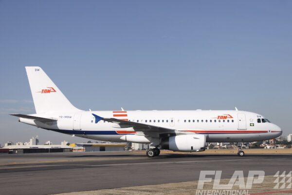 PR-MBW / A319 / TAM