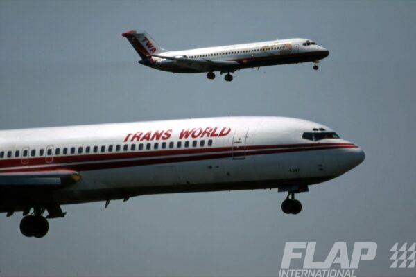 N54327 / 727-200 / TWA