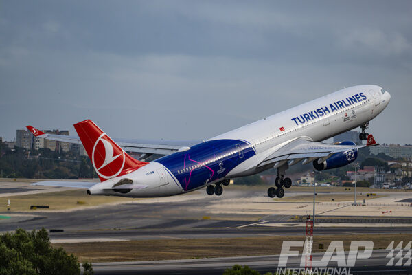 TC-JNM / A330-300 / TURKISH AIRLINES